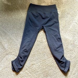 Lululemon awakening cropped capris